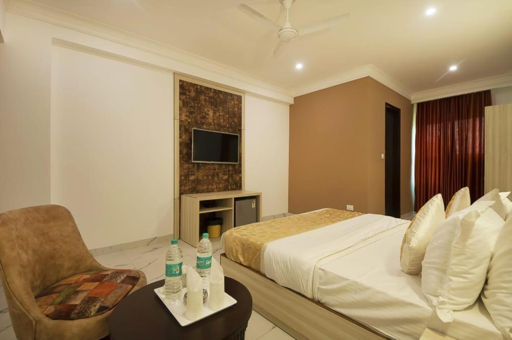 Hotel Almora Near Delhi Airport New Delhi Eksteriør billede