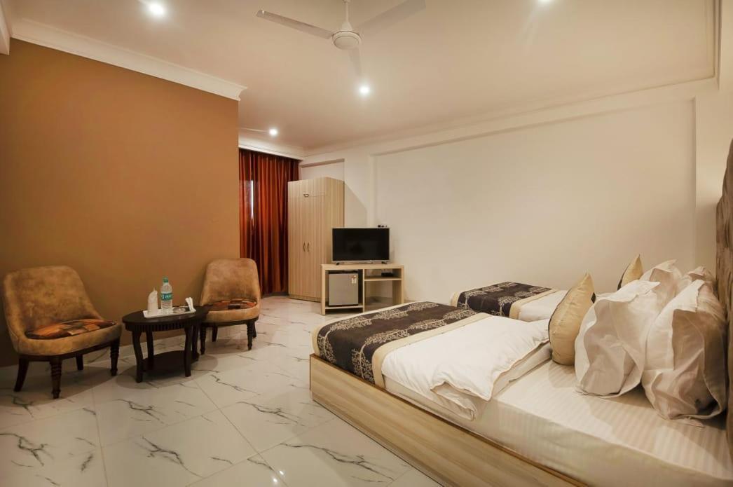 Hotel Almora Near Delhi Airport New Delhi Eksteriør billede