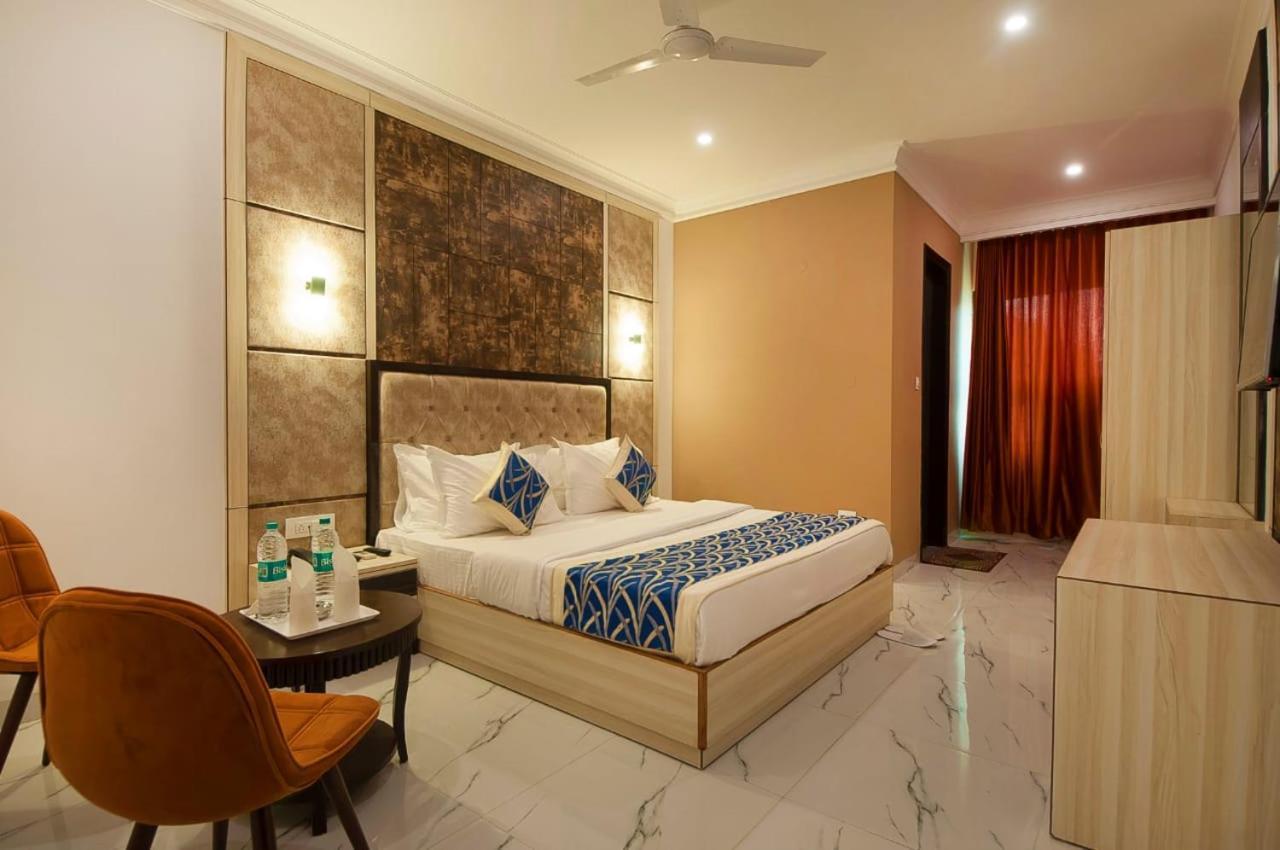 Hotel Almora Near Delhi Airport New Delhi Eksteriør billede