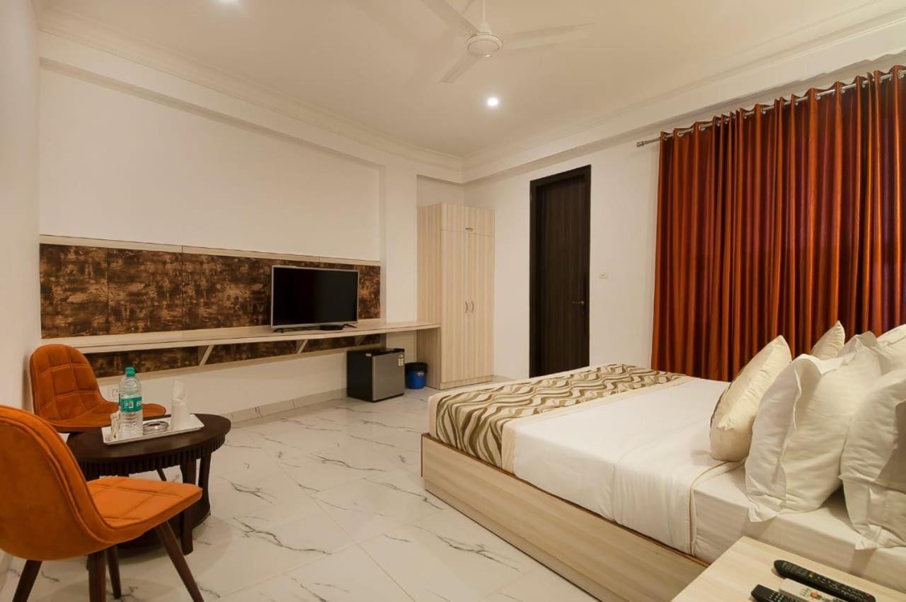 Hotel Almora Near Delhi Airport New Delhi Eksteriør billede
